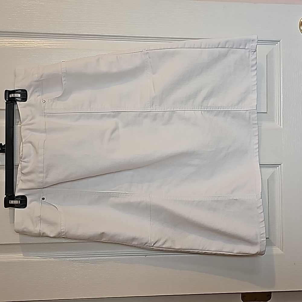 Christopher and Banks size 14 white Jean skirt, Euc
